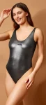 Černé dámské jednodílné plavky z lesklého metalického materiáluČerné dámské jednodílné plavky z lesklého metalického materiálu